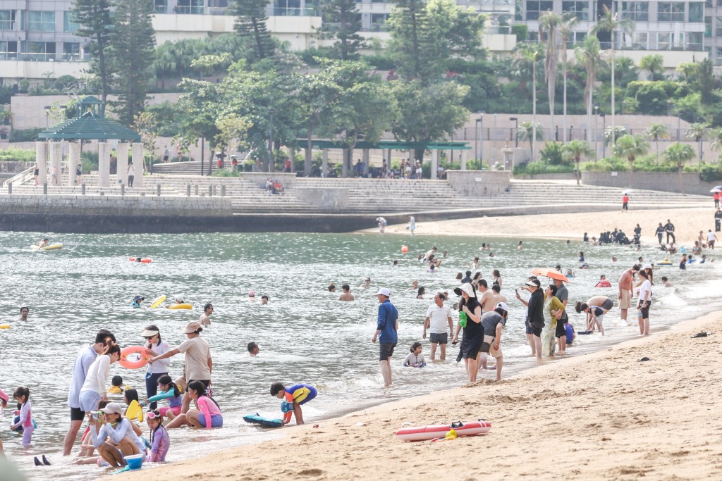 明日極端酷熱,新界氣溫達36、37度。資料圖片 明日極端酷熱,新界氣溫達36、37度。資料圖片