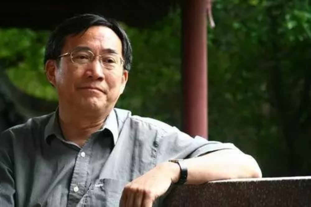 葛劍雄認為，今天講歷史，就是講政治，就是保證中國共產黨的政治合法性。