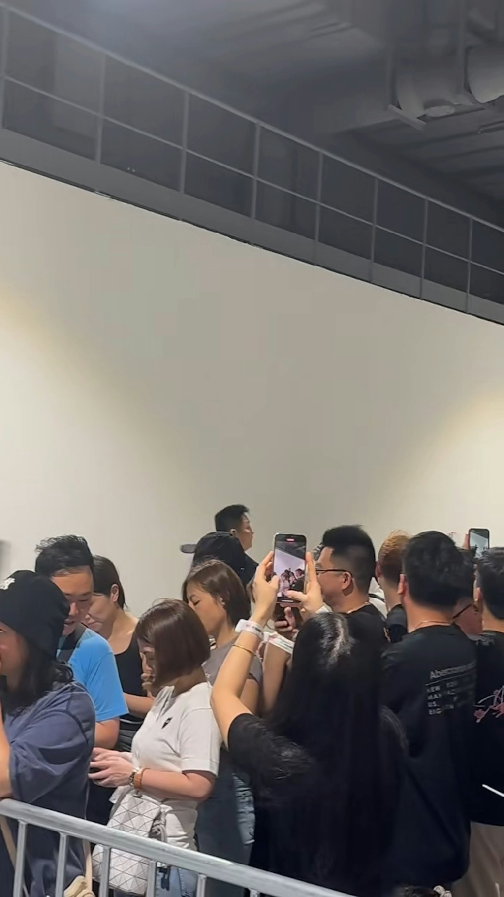 楊證樺近日為謝霆鋒演唱會擔任保安工作,成為台下另類焦點。 楊證樺近日為謝霆鋒演唱會擔任保安工作,成為台下另類焦點。