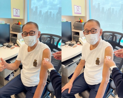 楊受成接種疫苗。