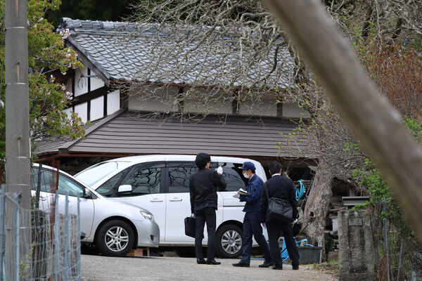 警方搜查安达优季住处。美联社