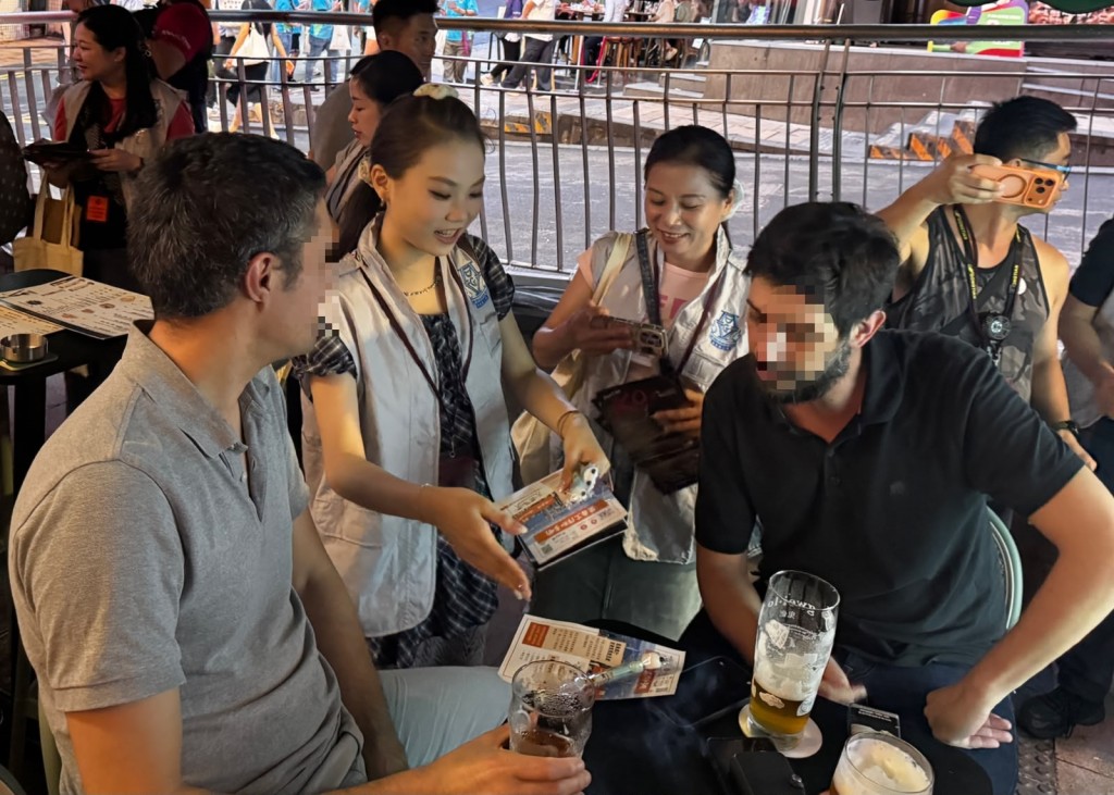 警方展開防罪宣傳及禁毒教育活動，以提升青少年的守法意識及自我保護能力。