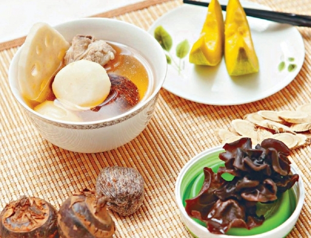 白露時節宜以清淡、易消化且富含維生素的食物為主。