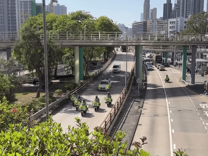 今日有消防處車隊現身太子道東,沿途有警車開路。Threads:talk_to_yourselffff 今日有消防處車隊現身太子道東,沿途有警車開路。Threads:talk_to_yourselffff