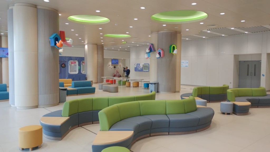 明年3月至4月，香港儿童医院料会在临床癌症肿瘤病房开设首批病床。 