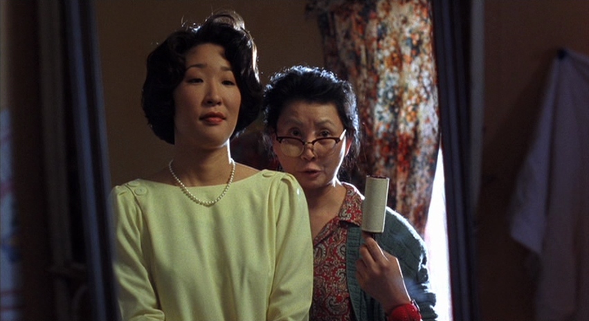 林小湛饰演主角Sandra Oh（吴珊卓）的妈妈，当年吴珊卓更凭《双喜》成为加拿大Genie Awards影后。