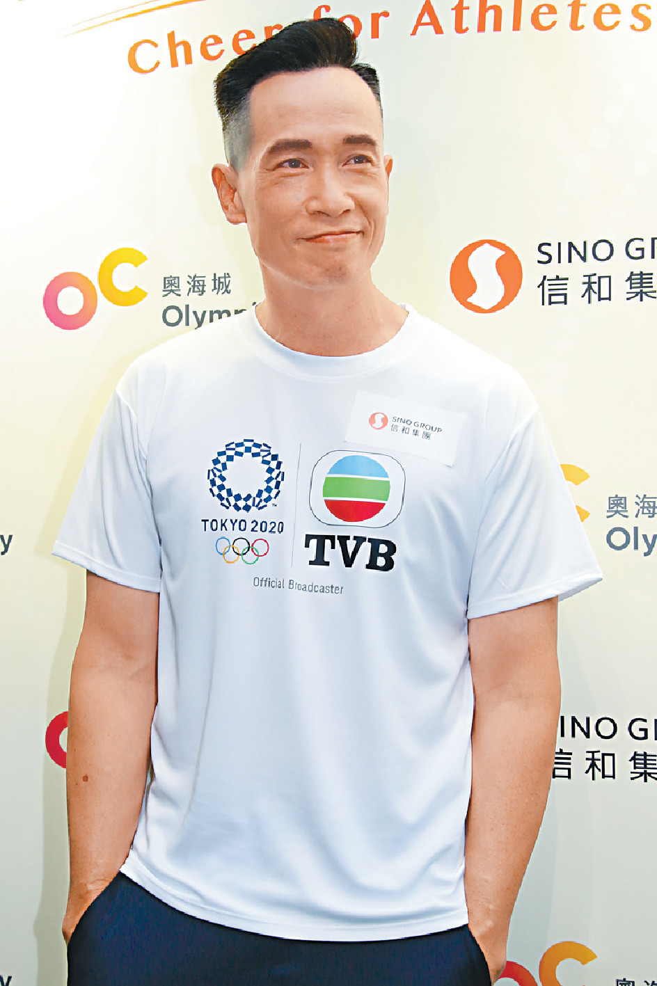 ■有練舉重的陳豪笑言能同時舉起老婆仔女。