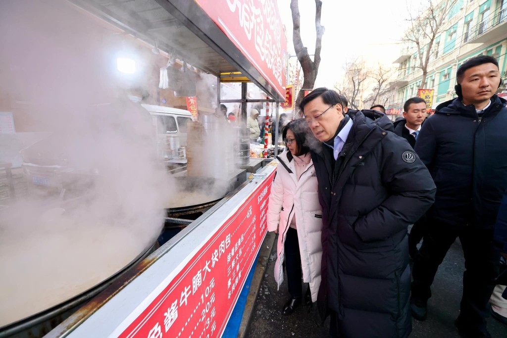 眾人點了羊雜湯、牛肉燒賣和豬肉芹菜包。李家超FB