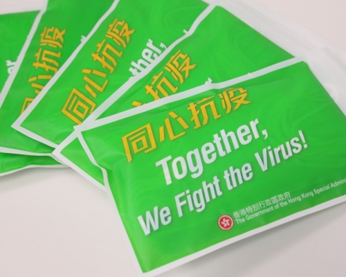 政府已向全港約280萬個住宅地址派送約2800萬個一次性成人口罩。政府新聞處圖片