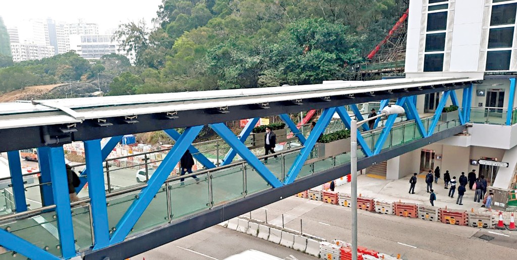 以「組裝合成」建築法建造的新高架行人通道，已開放予市民使用。 