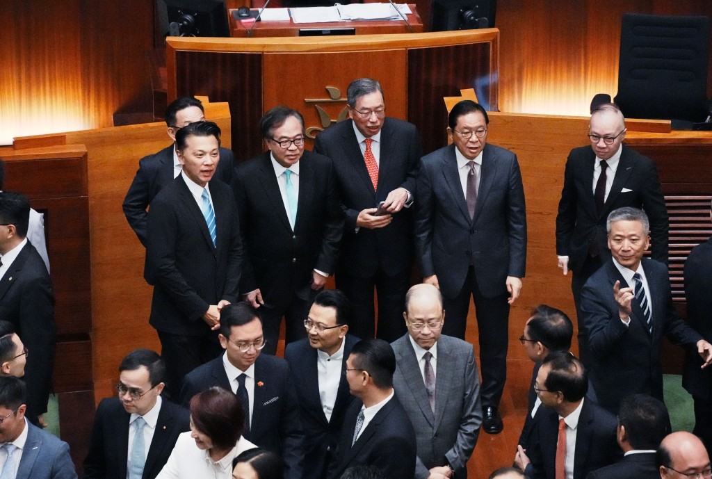 經民聯議員準備合照。汪旭峰攝 經民聯議員準備合照。汪旭峰攝