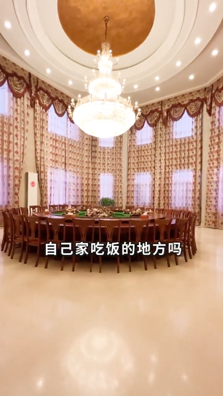 飯廳佈置好誇張，甚似六星級酒店的VIP宴會廳。