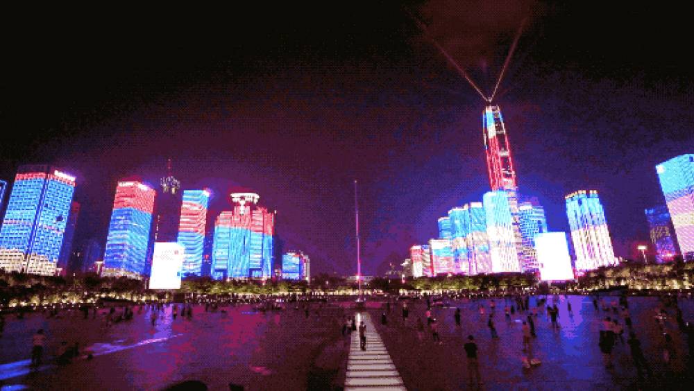 國慶黃金周連續8天，深圳燈光秀每晚舉行三場。