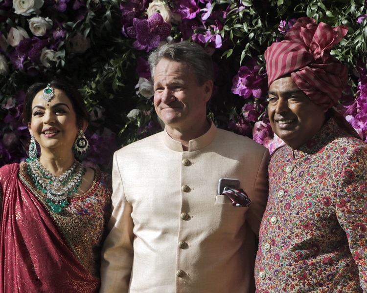 美國銀行主席暨行政總裁Brian Moynihan（中）。AP