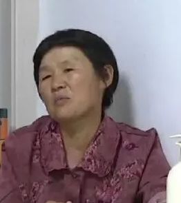 沈妇曾遭新抱打断四条肋骨。《钱塘老娘舅》 沈妇曾遭新抱打断四条肋骨。《钱塘老娘舅》