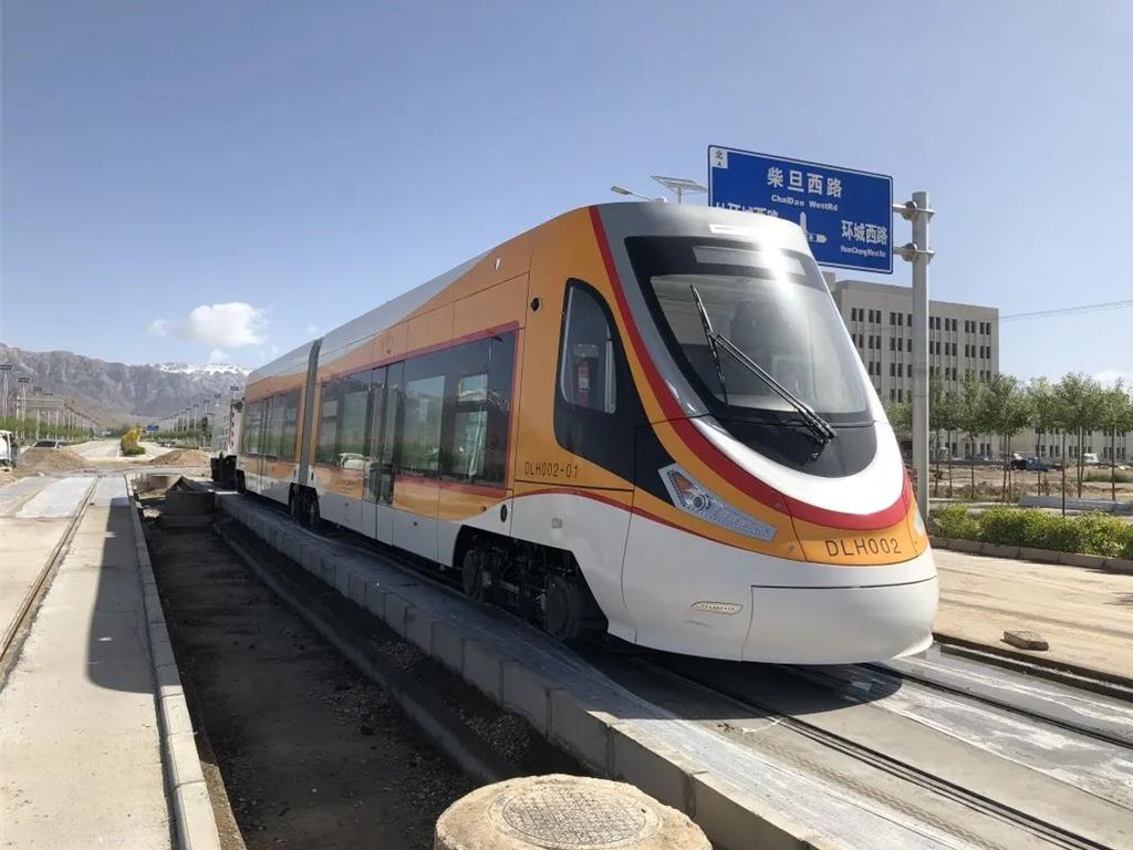 德令哈市的輕軌項目建好卻不能用。 德令哈市的輕軌項目建好卻不能用。
