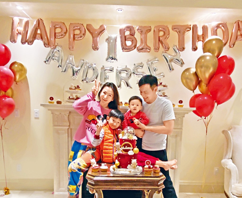 生日會夠晒溫馨，薛嘉麟與諸葛紫岐一家四口勁開心。