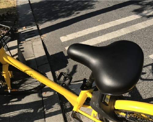 共享單車在烈日下溫度可達60度。網上圖片