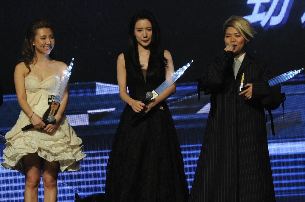 菊梓喬在頒獎典禮上獲得不少新人獎。