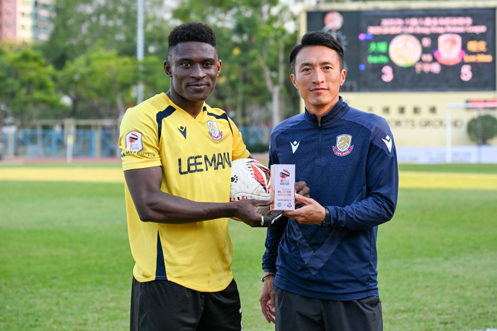 巴科尔荣获本场最佳球员。摄影：魏国谦