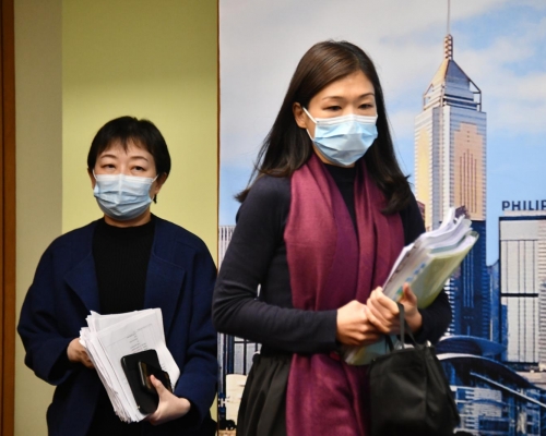 醫院管理局總行政經理（病人安全及風險管理）何婉霞（右）