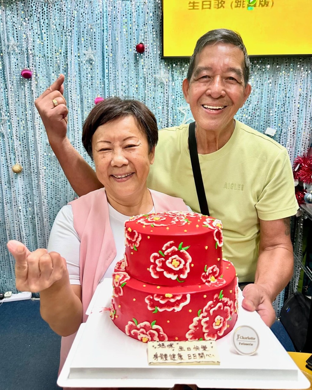 梁芷珮為媽媽慶祝生日。