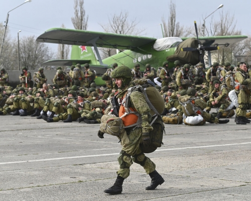 俄羅斯陸續從接壤烏克蘭東部邊境撤軍。AP圖片