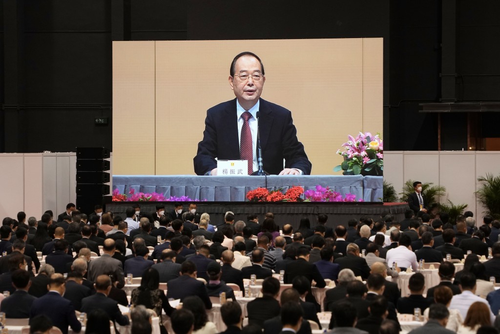 港区全国人大代表选举会议第一次全体会议。图为全国人大常委会秘书长杨振武。（苏正谦摄）