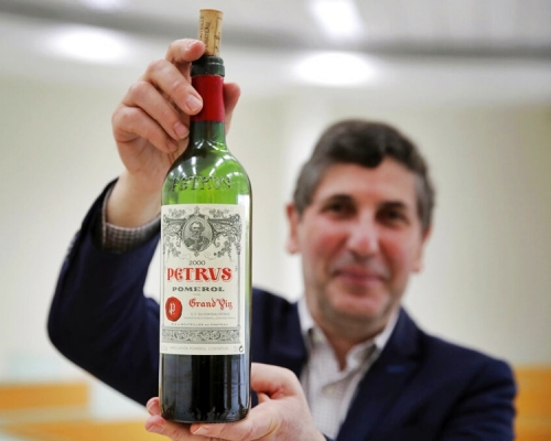 本月舉行的世界級品酒會邀請了12名品酒師,品嘗其中一款經過一年太空旅行的葡萄酒。AP圖片