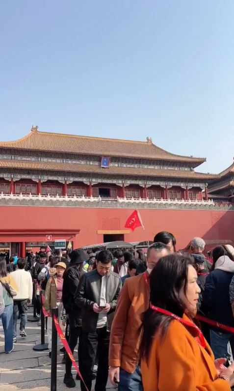 清明節3天小長假內地民眾趁機出遊。圖為北京故宮。