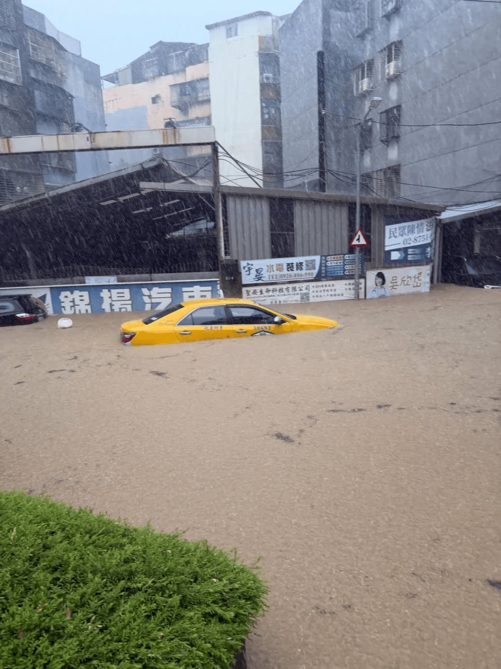 台湾广泛地区暴雨。 threads