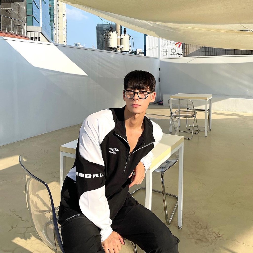 韓政源戴眼鏡都幾Charm。