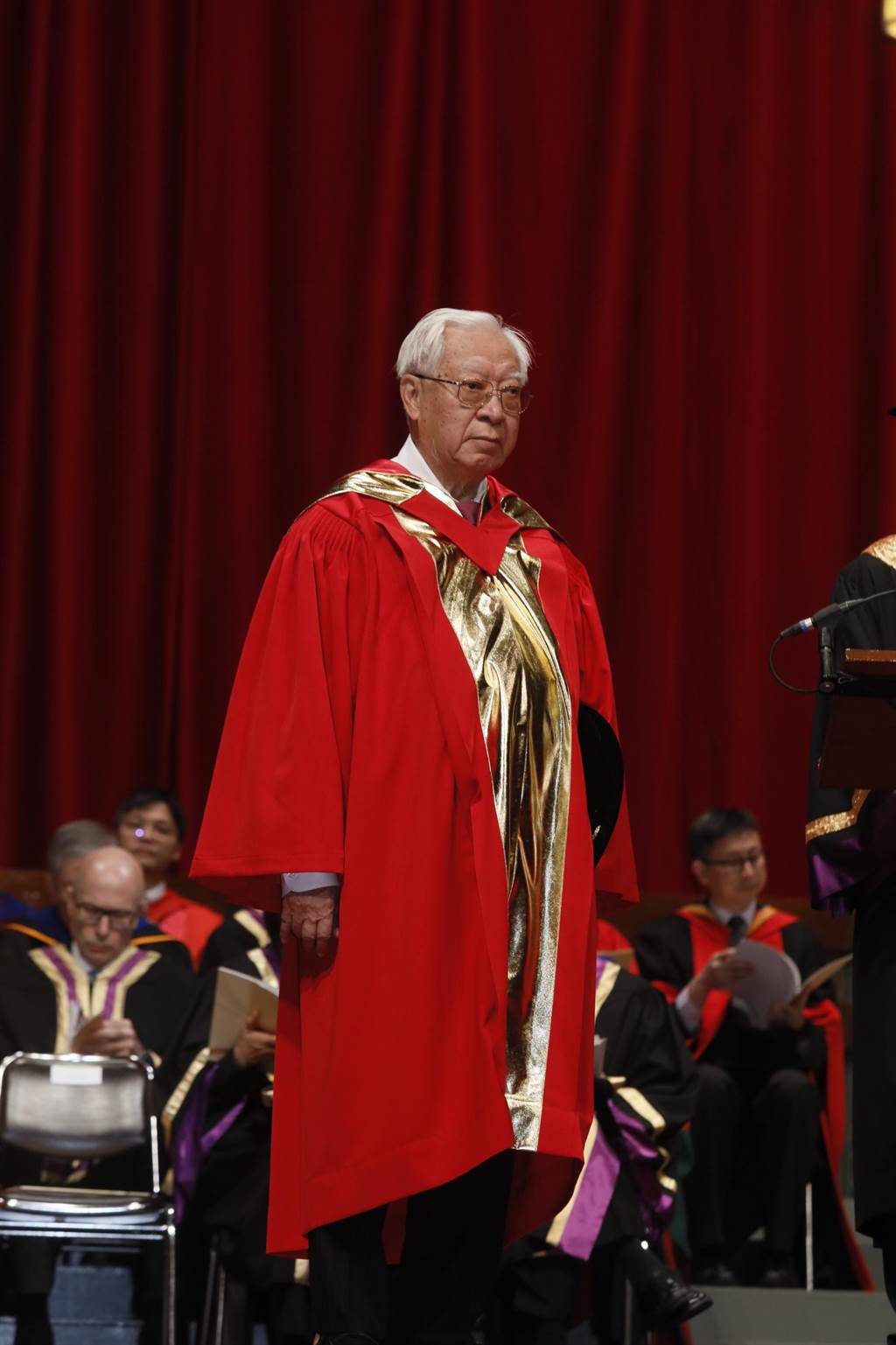歐豪年於2016年12月獲香港中文大學頒授榮譽文學博士學位。香港中文大學