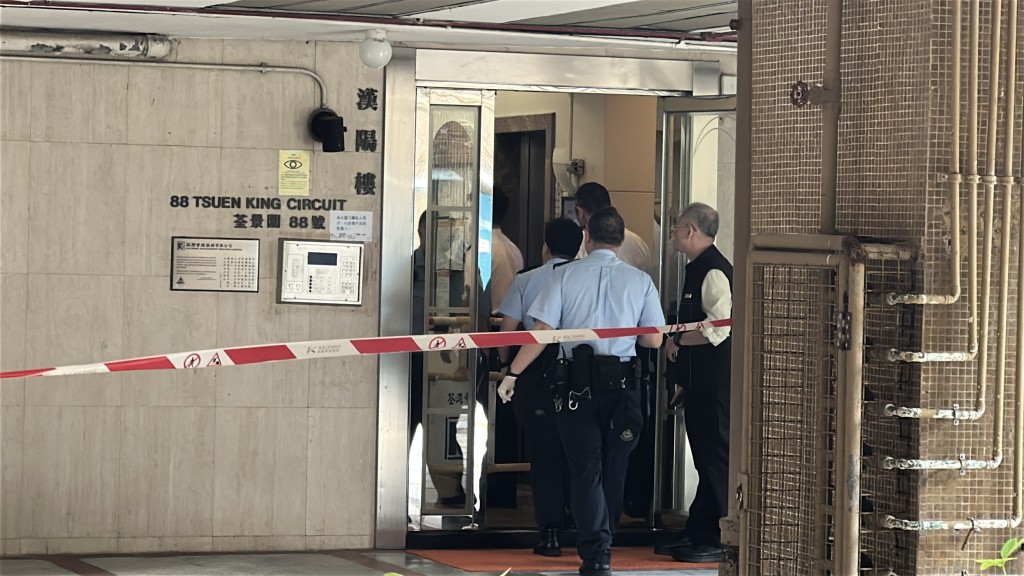 警員登樓調查。