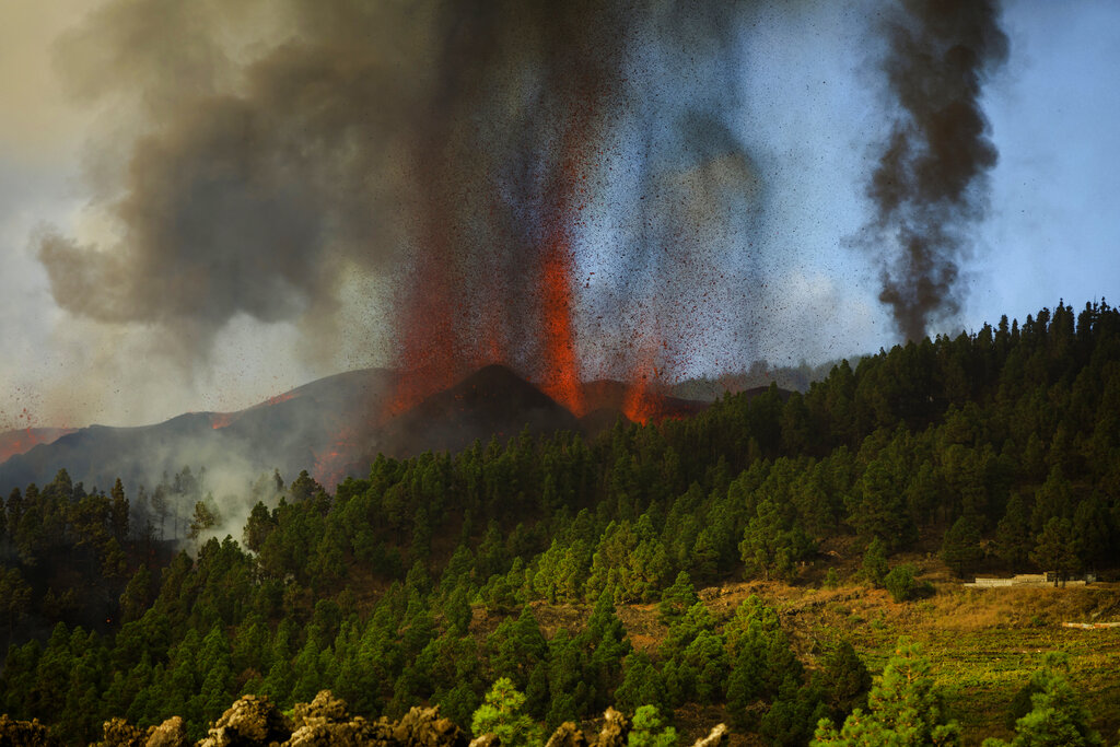 西班牙拉帕爾馬島火山爆發。AP