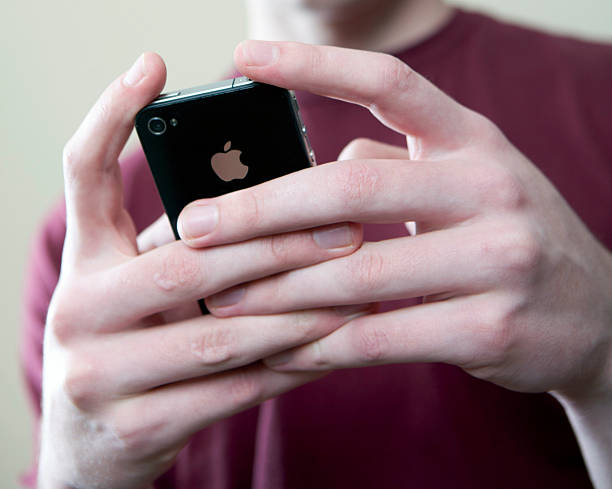 美國一名高中竟為了iPhone被偷，夥同黨縱火報復。示意圖