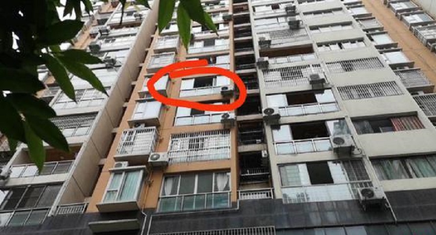 1歲嬰兒慘遭丟落樓慘死。網上圖片