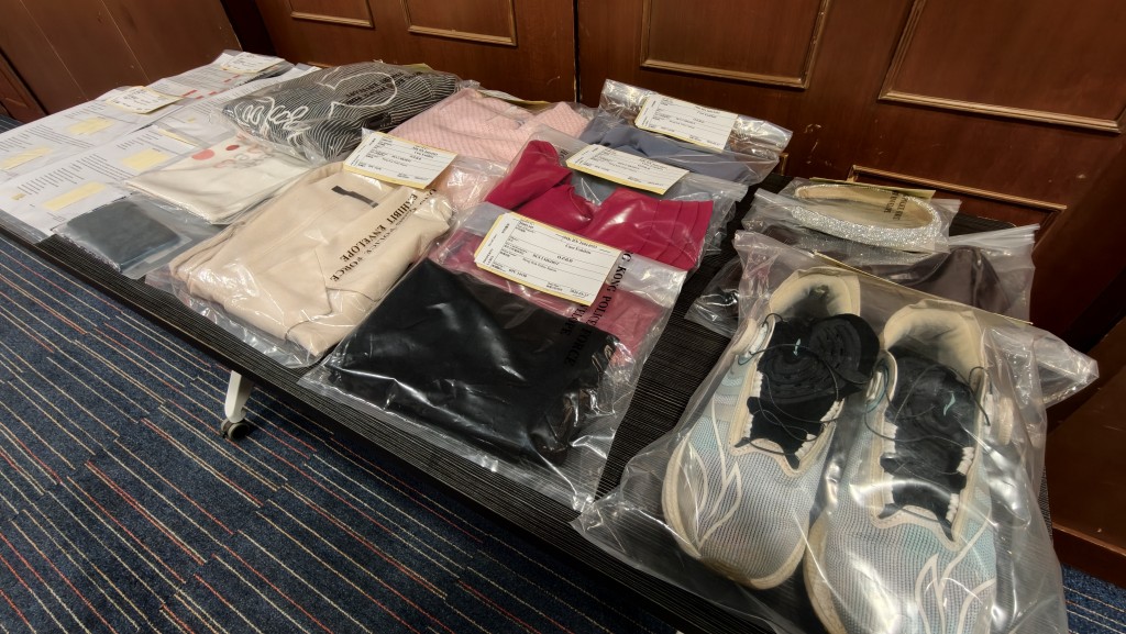 警方展示證物。黃文威攝 警方展示證物。黃文威攝