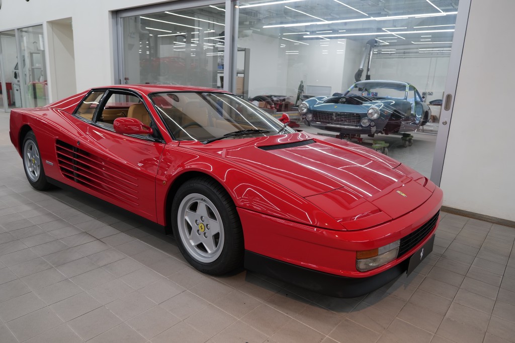 香港Ferrari Classiche經典車中心位於代理葵涌售後總部內，1988年Testarossa經過全面翻新及原廠認證。