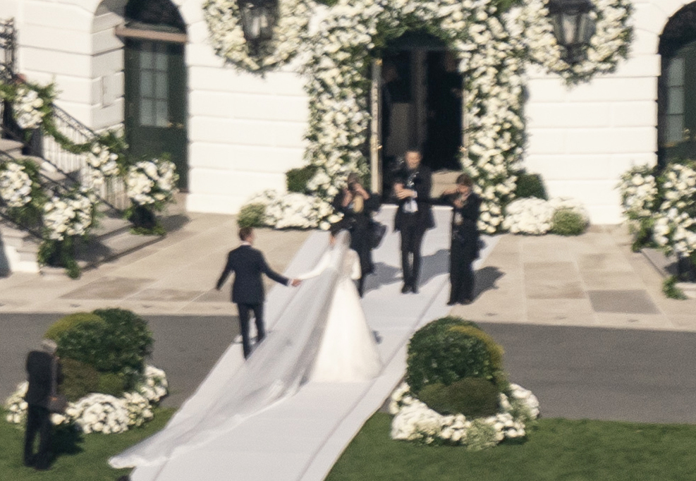 婚礼在白宫南草坪举行。AP