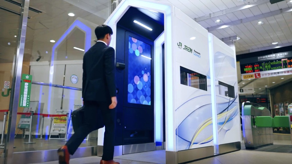 日本JR試用人臉辨識入閘機。  Panasonic Connect