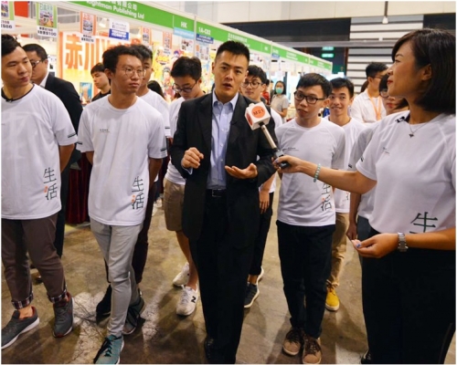 劉鳴煒(中)支持政府封殺民族黨。