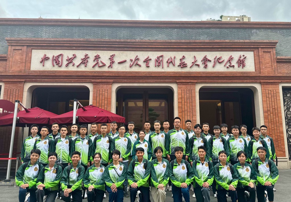 香港海關學院院長於9月22至26日率領30多位新入職的督察學員到上海海關學院進行國情及內地關務研習。香港海關FB圖片