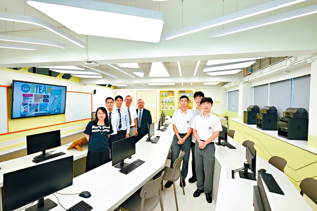 鳳溪廖萬石堂中學在提升校內設施之餘，也積極鼓勵學生參與校外比賽。圖為該校的「Innovative Computer Lab」。