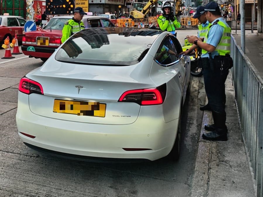 有關車輛亦已被扣查作進一步檢驗。警方圖片 有關車輛亦已被扣查作進一步檢驗。警方圖片