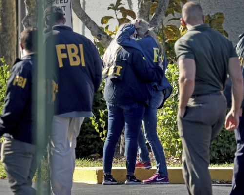 美國FBI兩名探員入屋搜查時被槍擊殉職。AP圖片