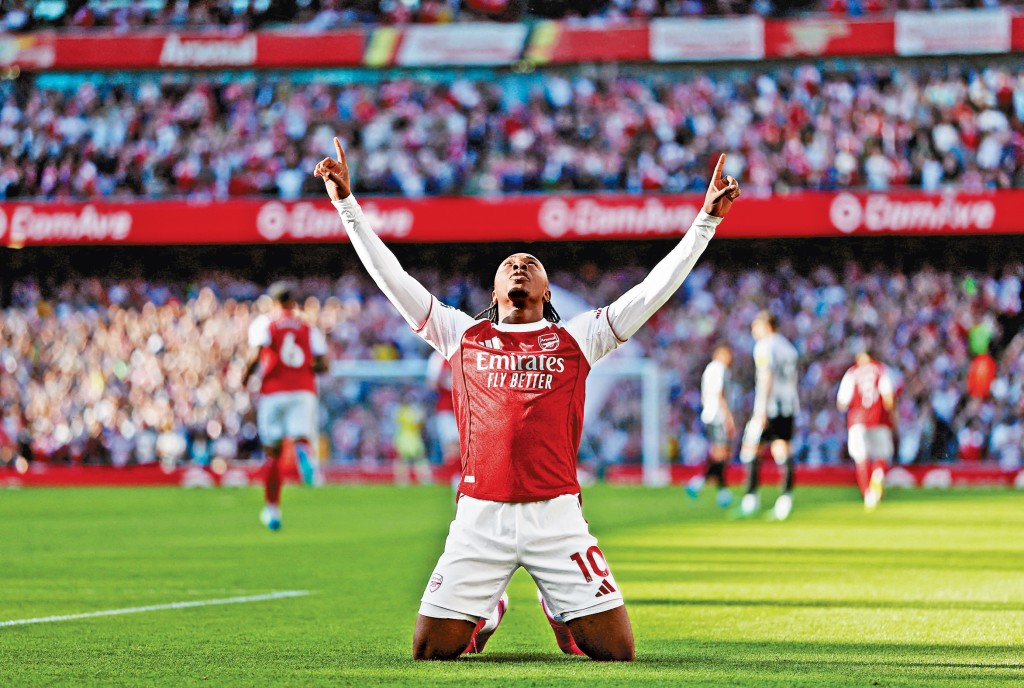 伊斯的短角球入球，是阿仙奴本季英超第17個角球入球。