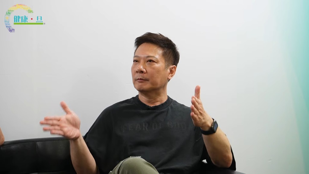 錢嘉樂坦言自己被太太改變：「 因為佢爸爸媽媽喺加拿大，佢每日都會打長途電話畀佢哋，佢都叫我要搵多啲爸爸媽媽。」