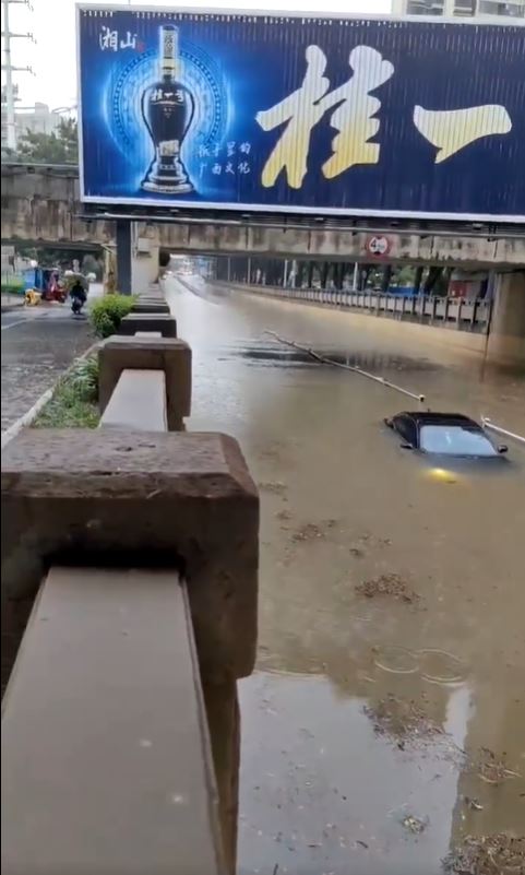 廣西南寧暴雨令多處地區水浸。