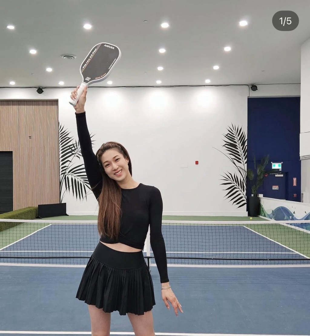 演員鐘嘉欣亦在社交平台上上載打匹克球的相片。 演員鐘嘉欣亦在社交平台上上載打匹克球的相片。